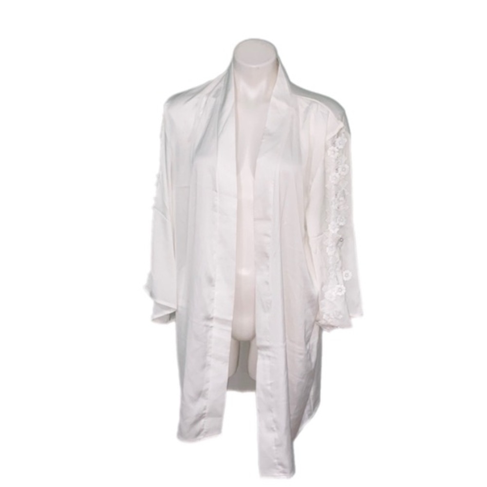 Avid Love White Robe sz xl